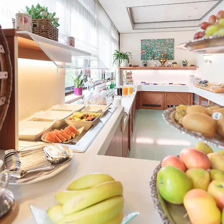 מלון Arotel Living