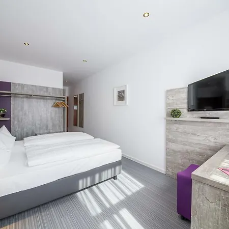 מלון Arotel Living 3*