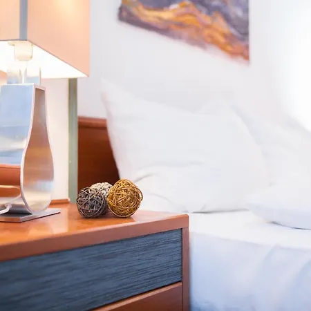 Hotel Arotel Living